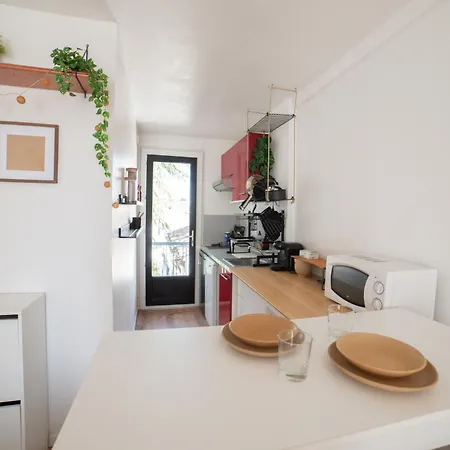 Cartoucherie Apartment *